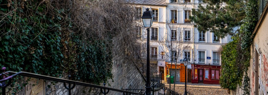 Paris, France: Montmartre, escaliers du Calvaire